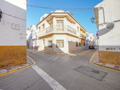 Detached house For sale in Gata de Gorgos