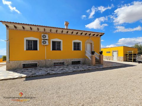 Villa For sale in Novelda