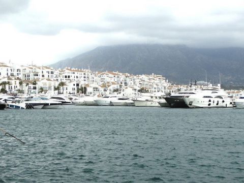 Commercial For sale in Puerto Banús