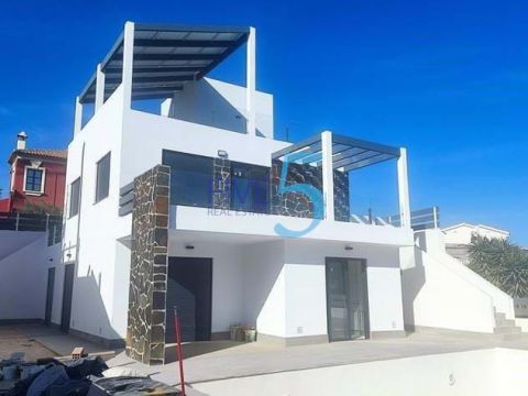 Villa Nueva construcción  En Rojales