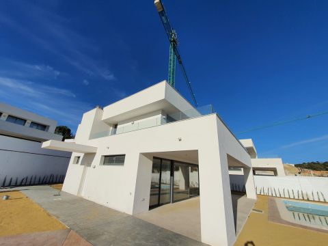 Villa Nueva construcción  En Manilva