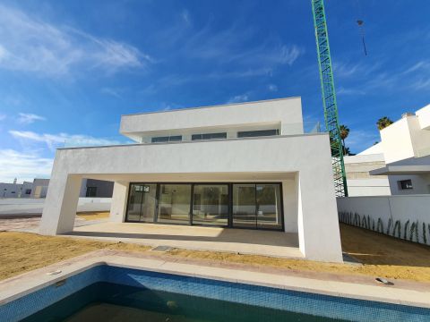 Villa Nueva construcción  En Manilva