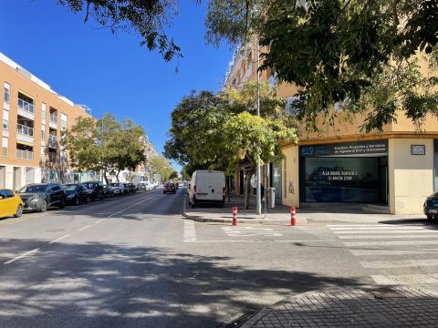 Commercial For sale in Denia