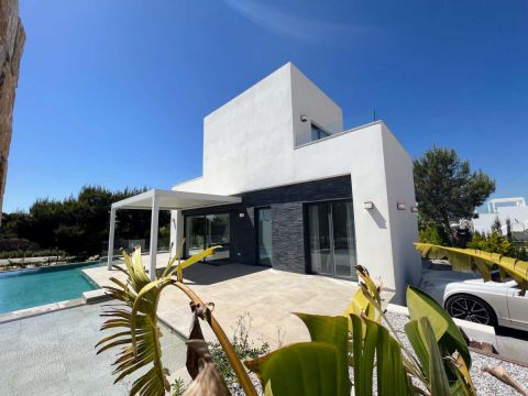 Villa For sale in La Zenia