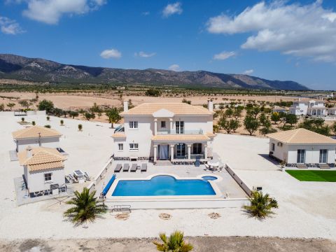 Villa For sale in Pinoso