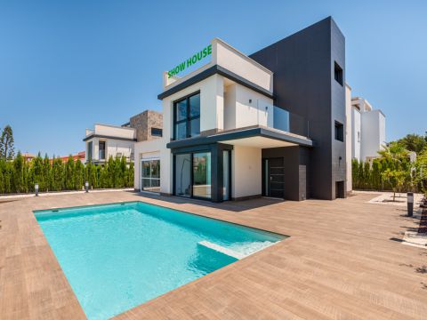 Villa For sale in La Manga del Mar Menor