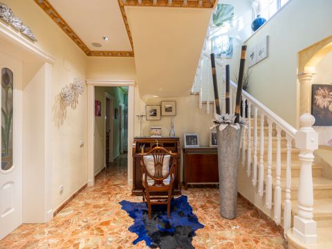 Villa For sale in Elda