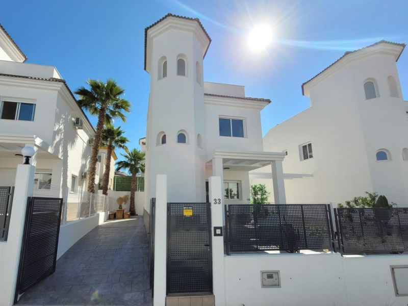 Detached house For rent short term in La Marina