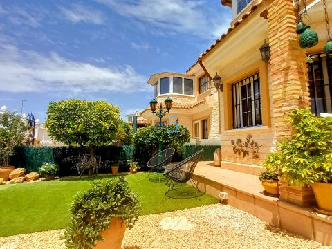 Villa For sale in Guardamar del Segura