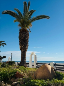 Real Estate Spain: Beachfront vs. Inland Properties 2025